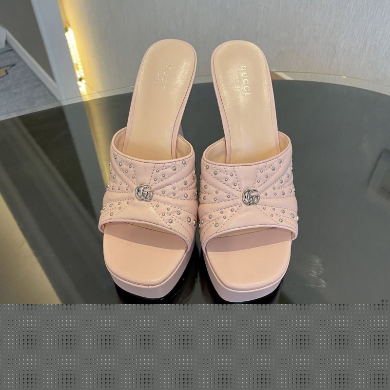 G*u*i sandals